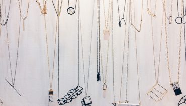 HOW TO LAYER NECKLACES