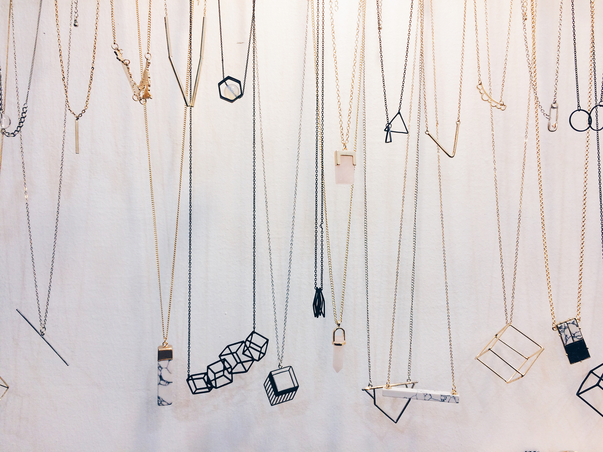 HOW TO LAYER NECKLACES